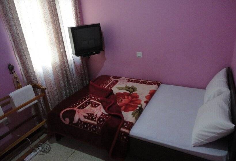 بنسيون Thuvaraga Rest