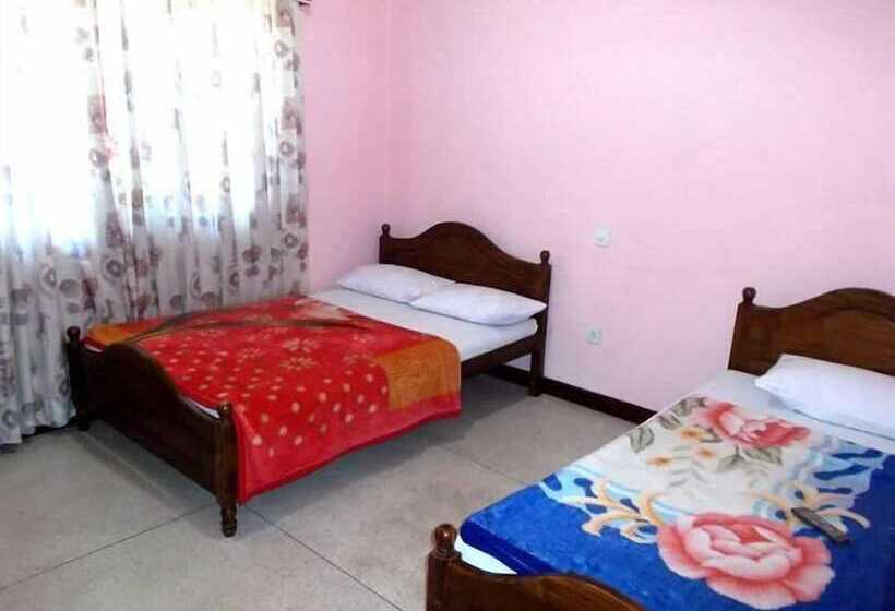 بنسيون Thuvaraga Rest