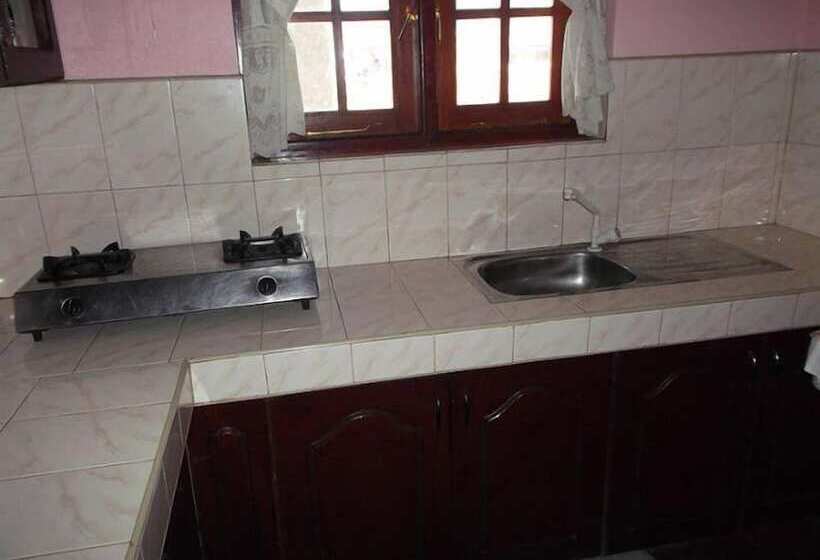 بنسيون Thuvaraga Rest