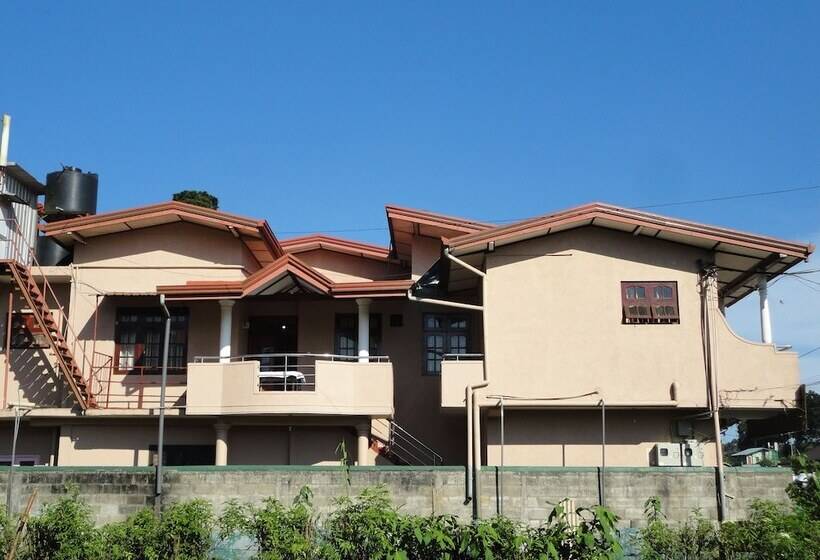 بنسيون Thuvaraga Rest