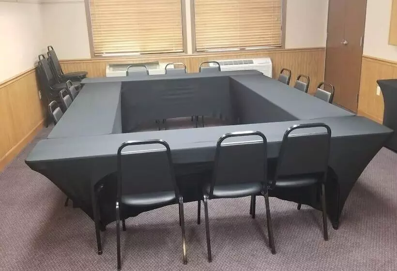 Hotelli Americinn By Wyndham Hutchinson