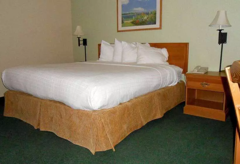 בית מלון כפרי Americinn By Wyndham Oscoda Near Ausable River