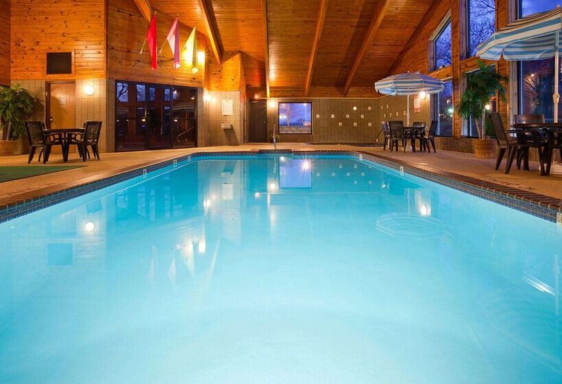 فندق Americinn By Wyndham Oscoda Near Ausable River