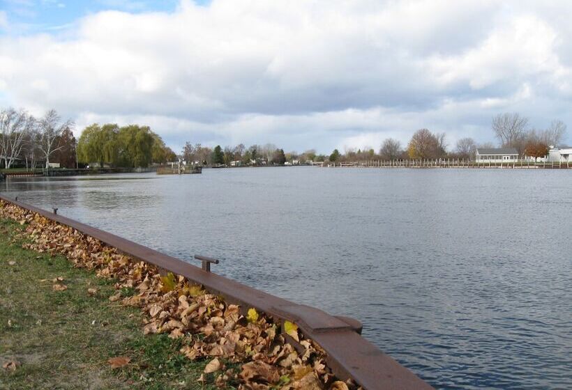 فندق Americinn By Wyndham Oscoda Near Ausable River