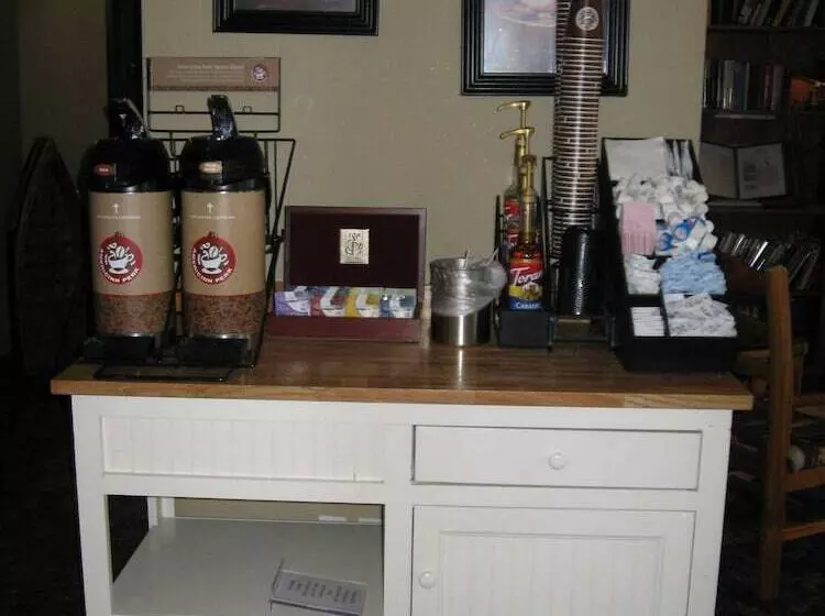 בית מלון כפרי Americinn By Wyndham Oscoda Near Ausable River