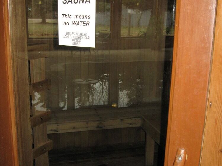 فندق Americinn By Wyndham Oscoda Near Ausable River