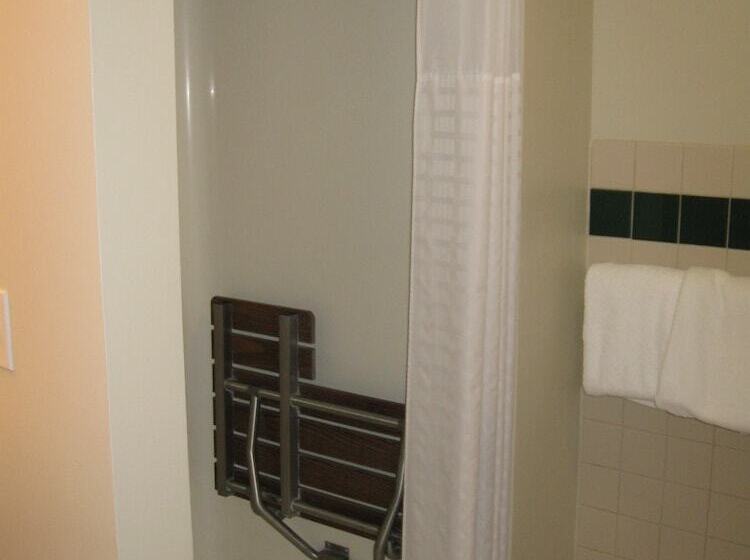 فندق Americinn By Wyndham Oscoda Near Ausable River