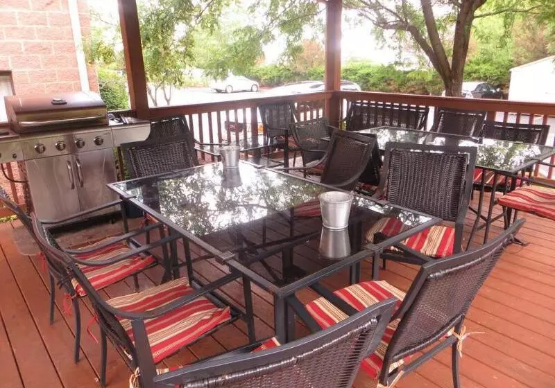 בית מלון כפרי Ashley Quarters