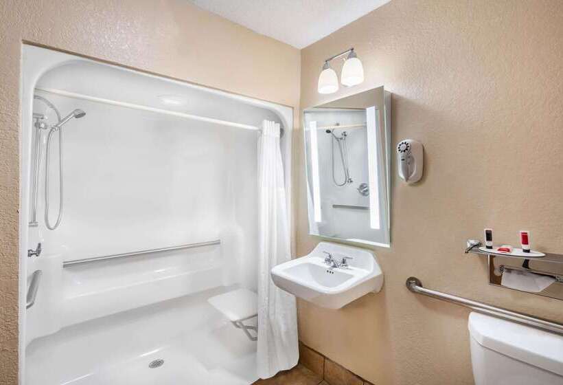 בית מלון כפרי Baymont By Wyndham Tupelo