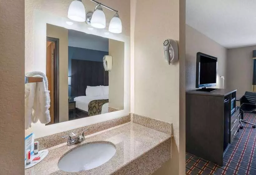 هتل Baymont By Wyndham Tupelo