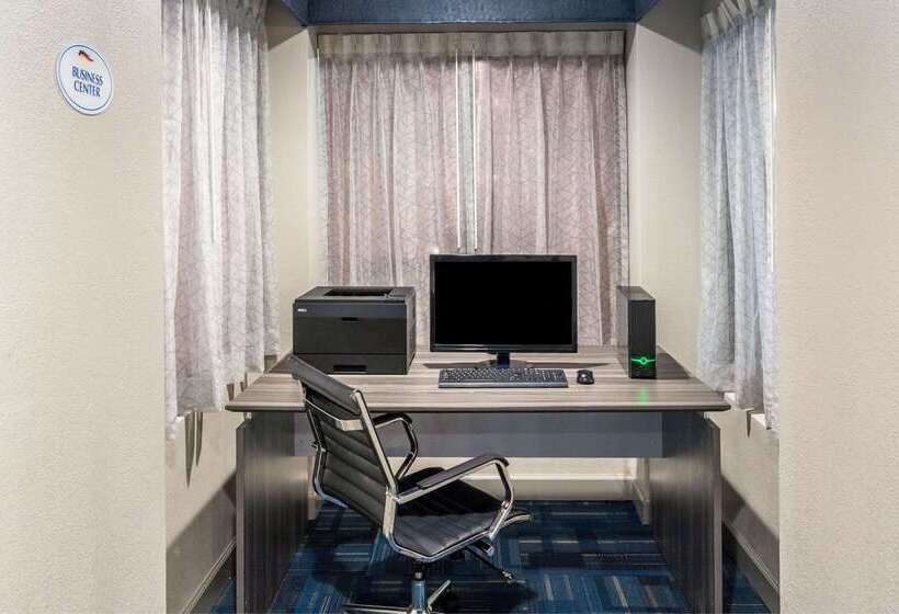 בית מלון כפרי Baymont By Wyndham Tupelo