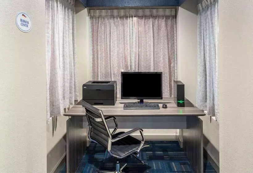 هتل Baymont By Wyndham Tupelo