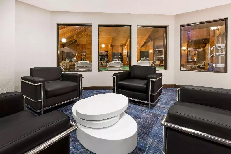 هتل Baymont By Wyndham Tupelo