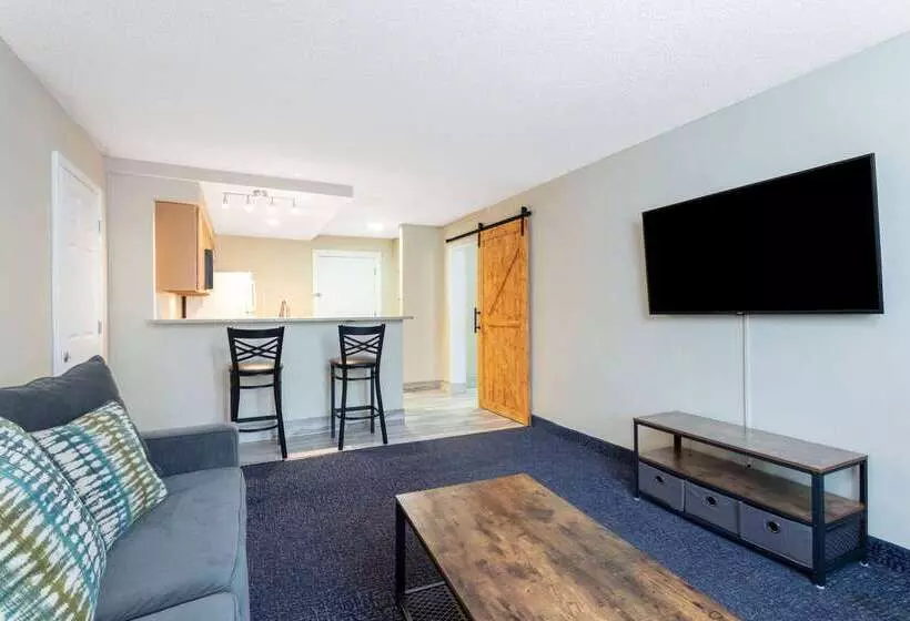 هتل Days Inn And Suites By Wyndham Hammond In