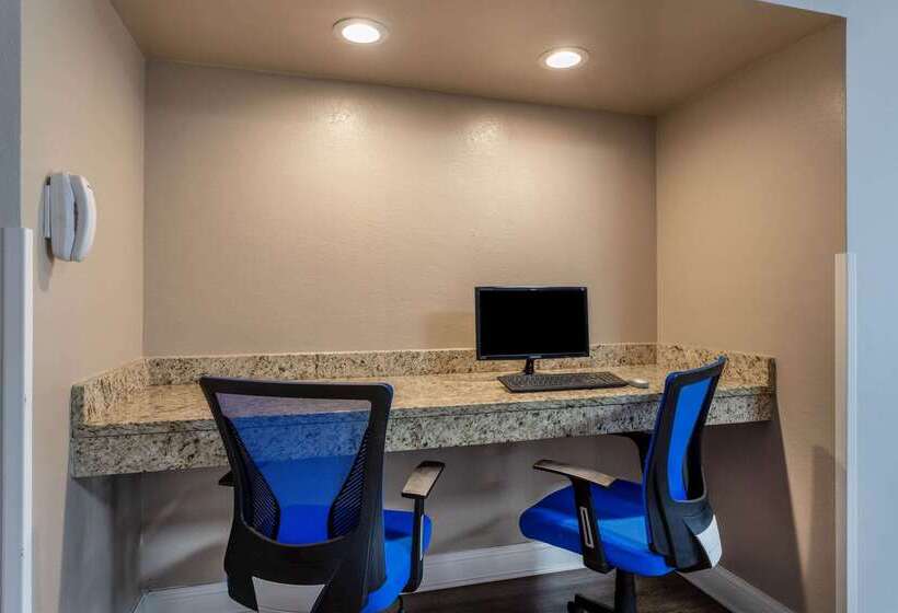 Hotelli Days Inn And Suites By Wyndham Hammond In