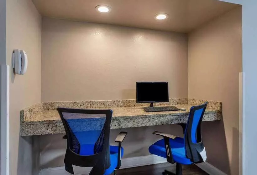 هتل Days Inn And Suites By Wyndham Hammond In