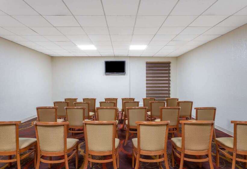 Hotelli Days Inn And Suites By Wyndham Hammond In