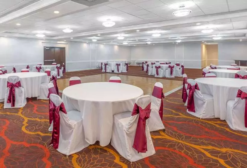 هتل Days Inn And Suites By Wyndham Hammond In