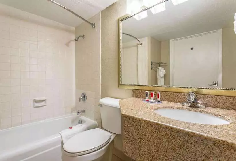 هتل Days Inn And Suites By Wyndham Hammond In