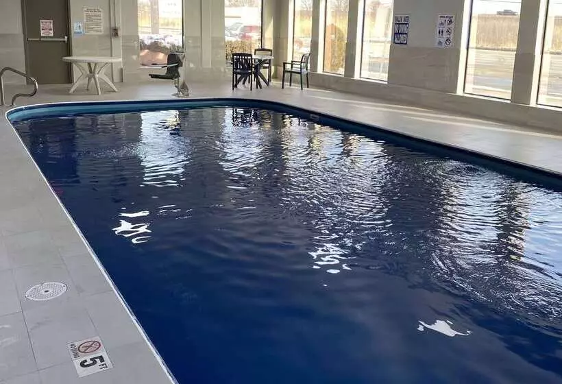 هتل Days Inn And Suites By Wyndham Hammond In