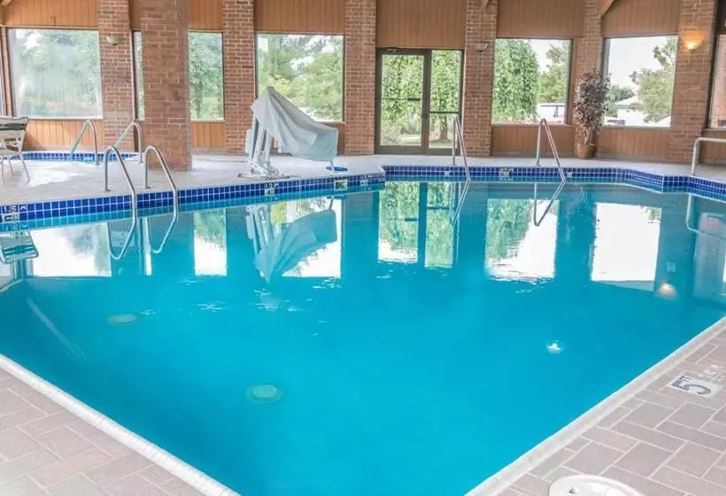 ホテル Quality Inn Grand Rapids North