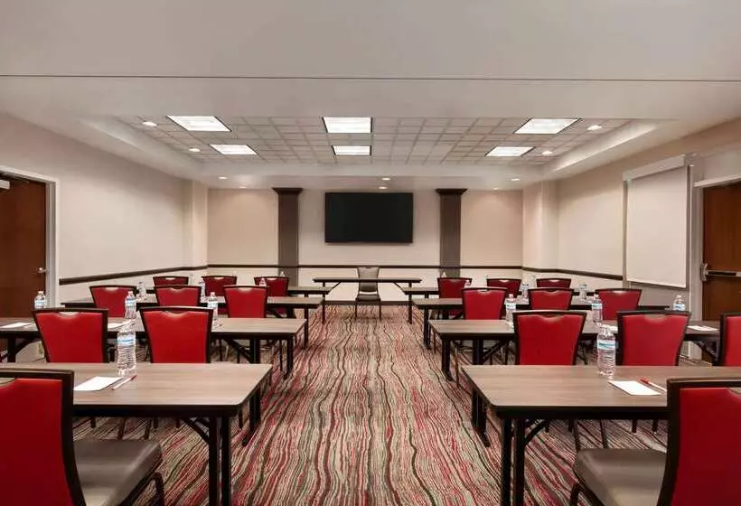 فندق Ramada By Wyndham Suites Orlando Airport