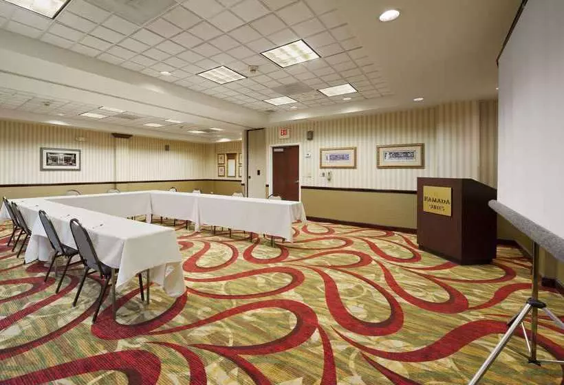 فندق Ramada By Wyndham Suites Orlando Airport