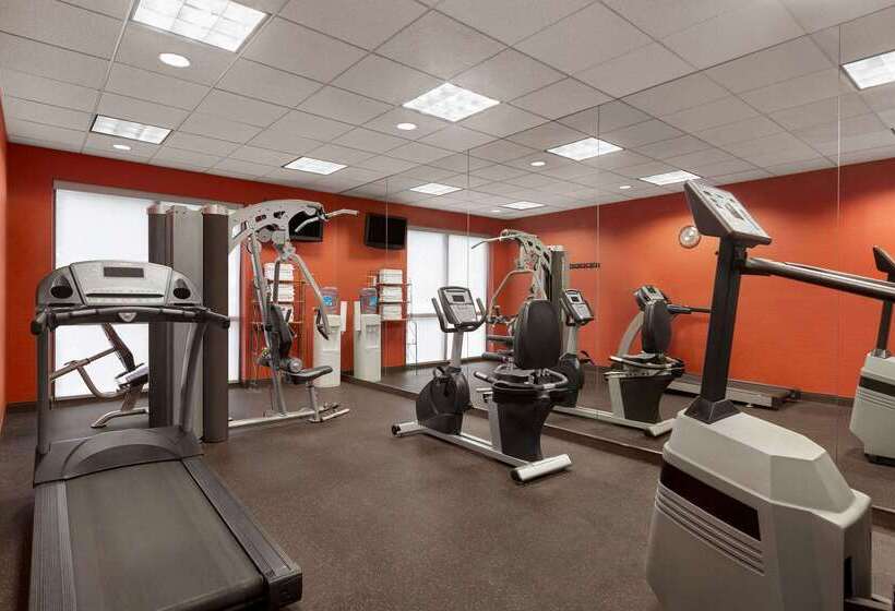 בית מלון כפרי Ramada By Wyndham Suites Orlando Airport