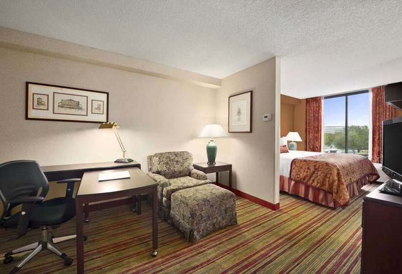 בית מלון כפרי Ramada By Wyndham Suites Orlando Airport