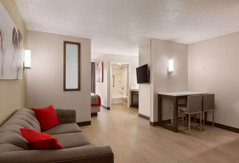 فندق Ramada By Wyndham Suites Orlando Airport