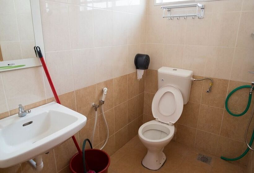 Holidayhome 188 Taman Sejati Suria