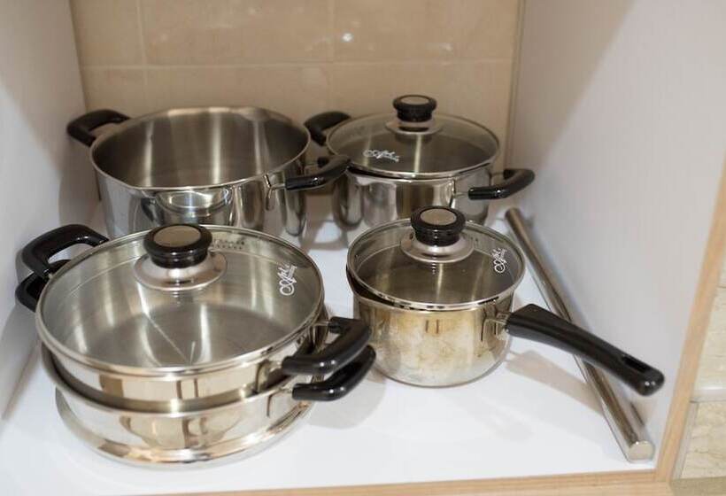 Holidayhome 188 Taman Sejati Suria