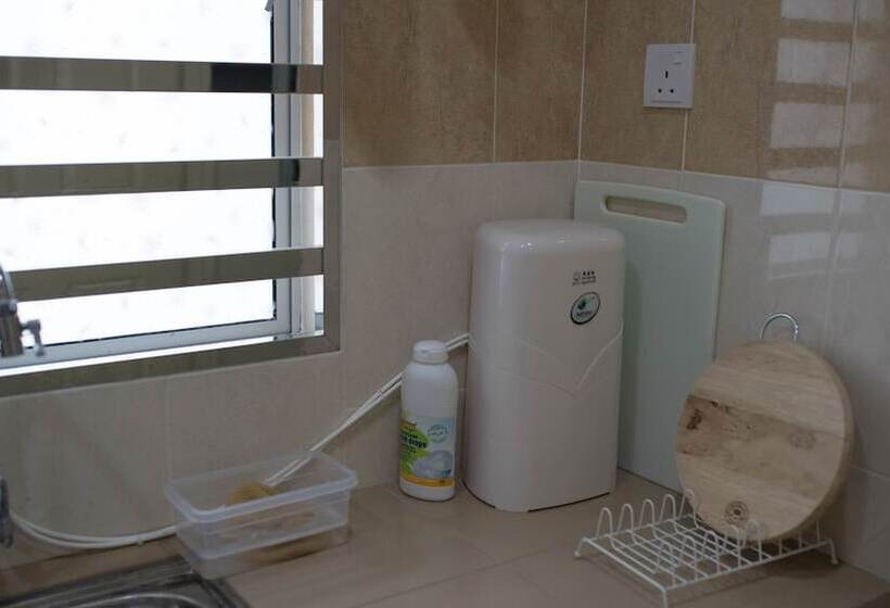 Holidayhome 188 Taman Sejati Suria