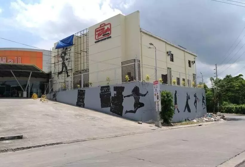 ホテル Turista Canlubang