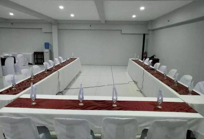 ホテル Turista Canlubang