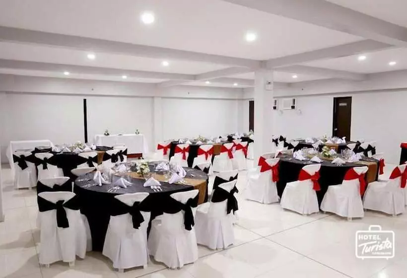 ホテル Turista Canlubang