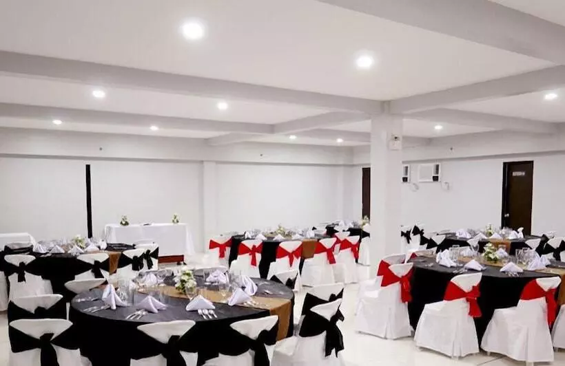 ホテル Turista Canlubang