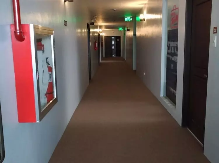 ホテル Turista Canlubang