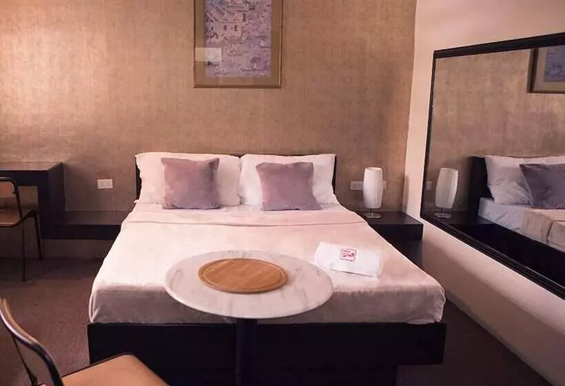 ホテル Turista Canlubang