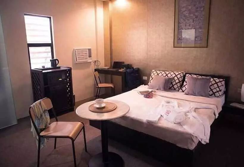 ホテル Turista Canlubang