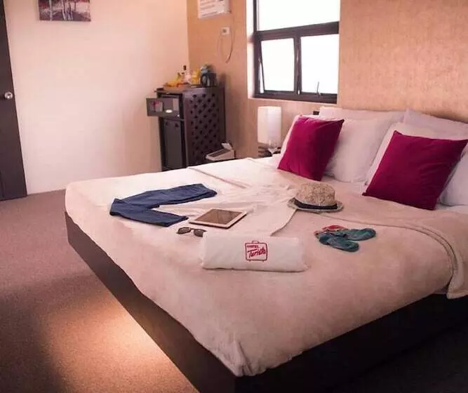 ホテル Turista Canlubang