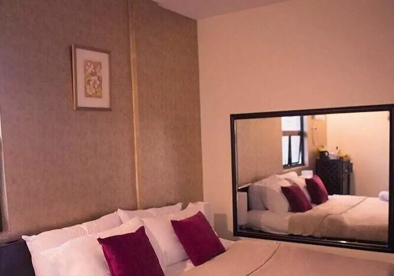 ホテル Turista Canlubang