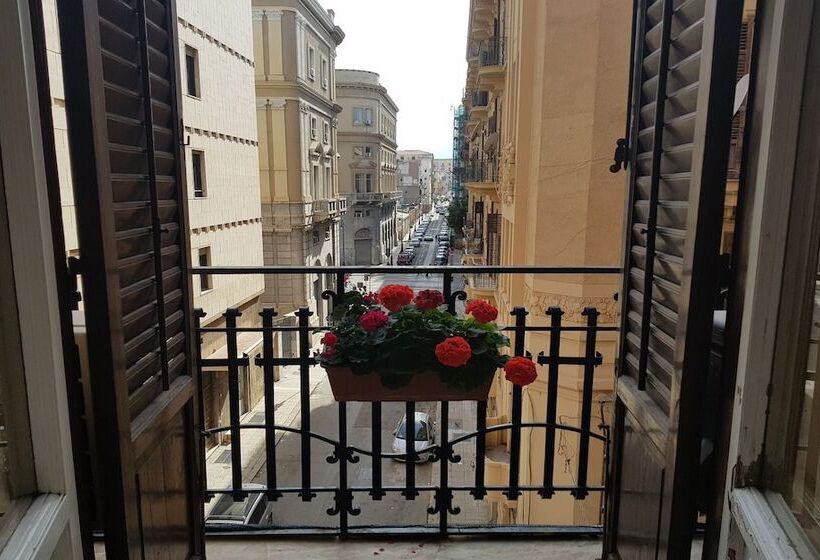 Jonathan Hostel & Guesthouse