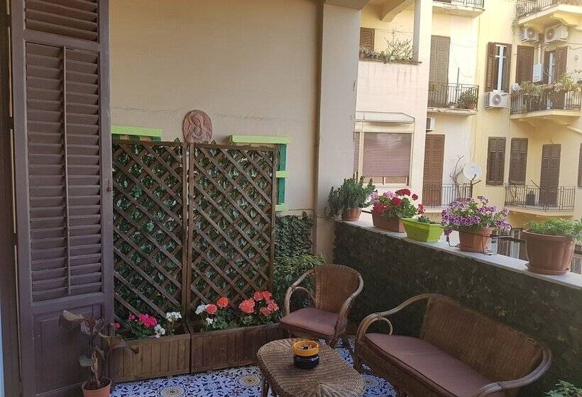 Jonathan Hostel & Guesthouse