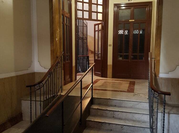 Jonathan Hostel & Guesthouse