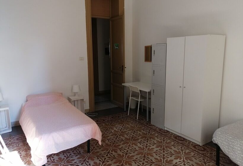 Jonathan Hostel & Guesthouse