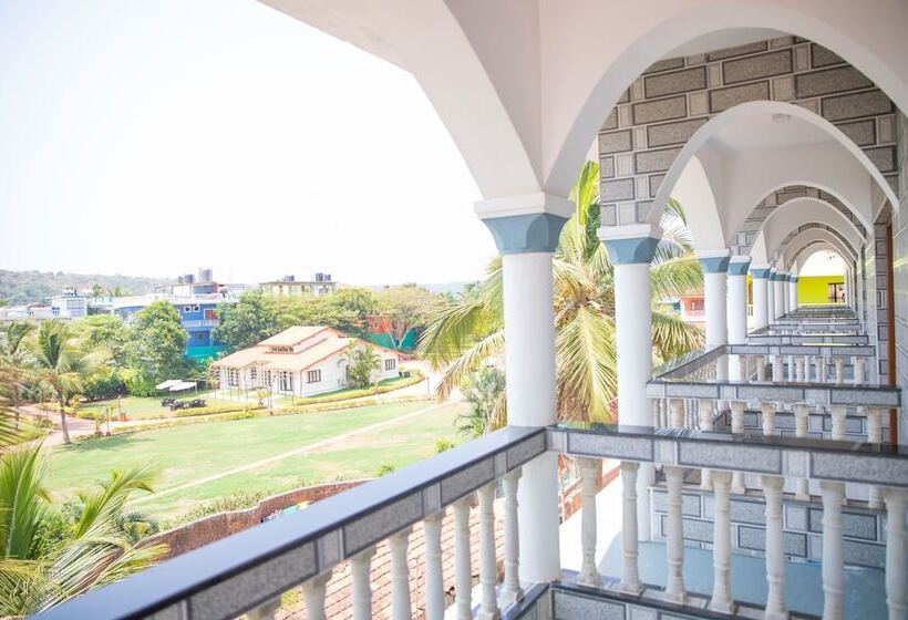 리조트 Larios Beach Holidays