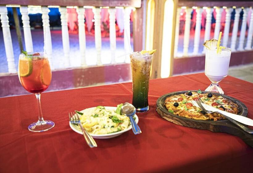 リゾートホテル Larios Beach Holidays