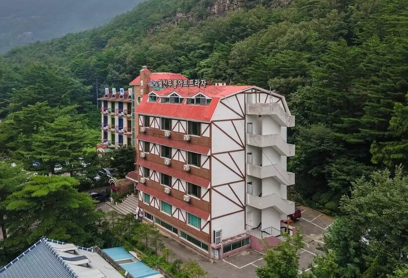 پانسیون Wolsan Atman
