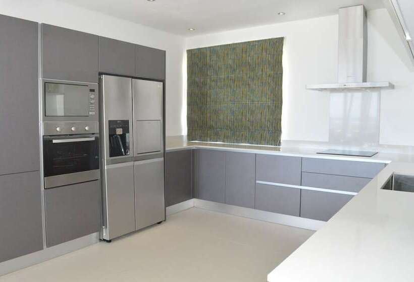 Rose Des Sables Beachfront Apartments